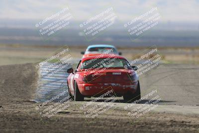 media/Oct-26-2025-CalClub SCCA (Sun) [[8ce1e69566]]/Group 5/Grapevine/